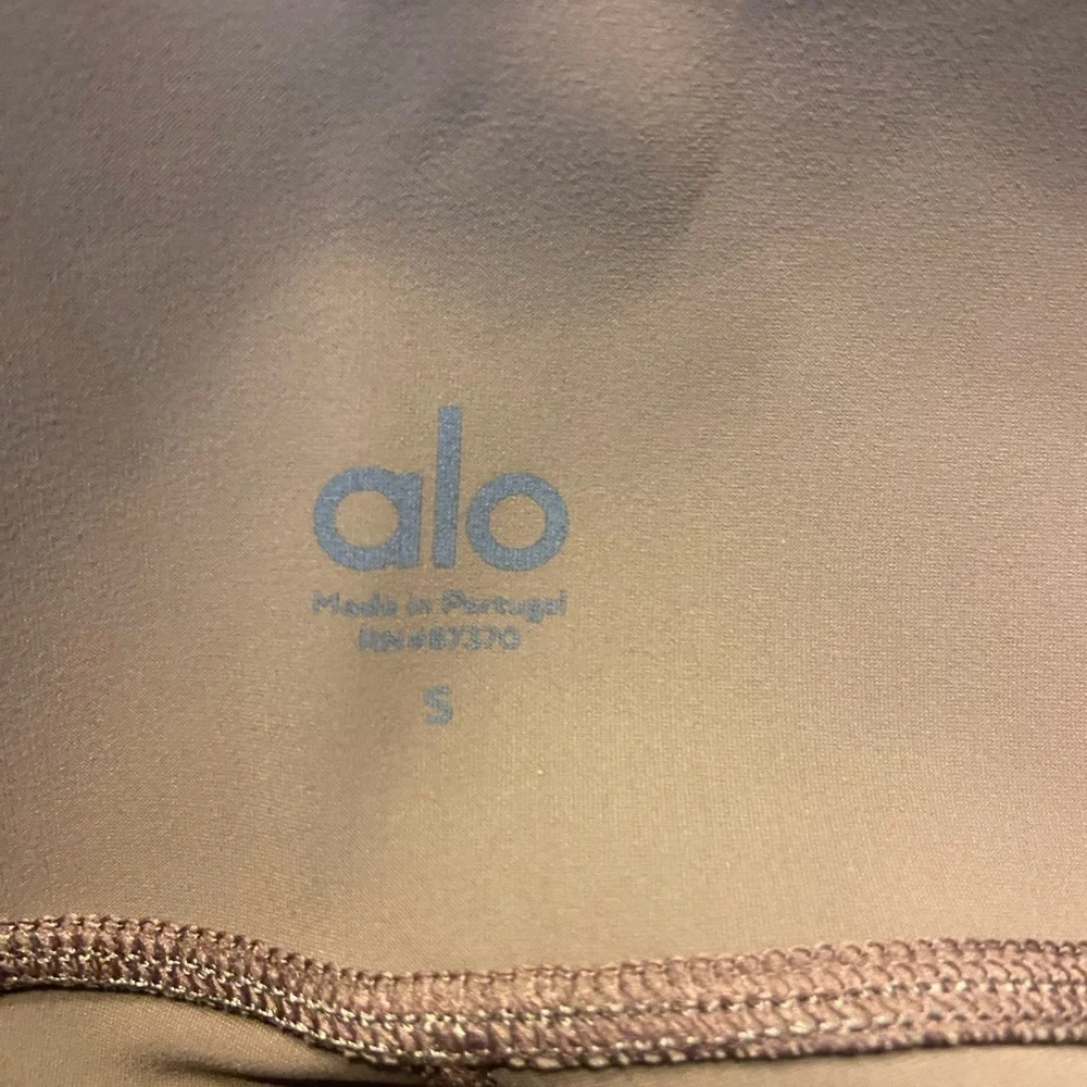ALO Yoga Size S High Waist Ripped Warrior Distressed Leggings in Beige New
